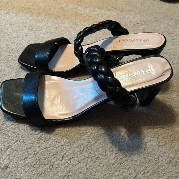 Black Heel Sandals 🩷 - Picture 2 of 6